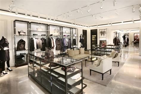 burberry uffici a milano|Burberry opens a new store in Milan .